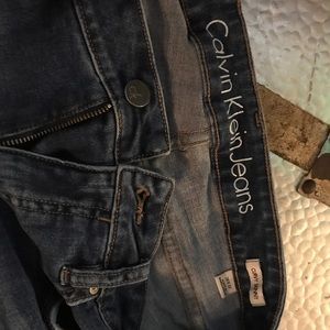 Calvin Klein CURVY skinnies.